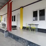 RedDoorz Syariah near BSCC DOME