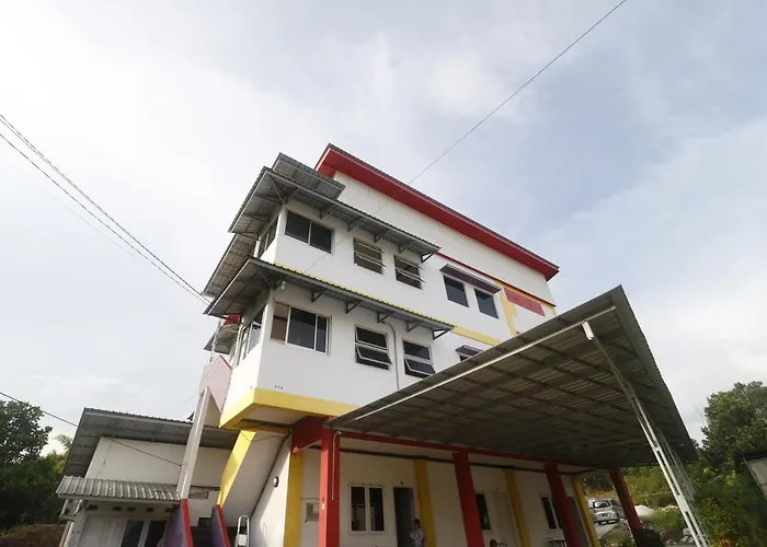 RedDoorz Syariah near BSCC DOME